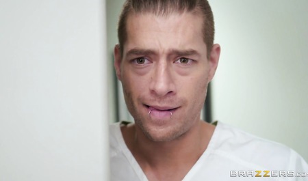 During the massage, the guy wanted to fuck for appetizing bitch