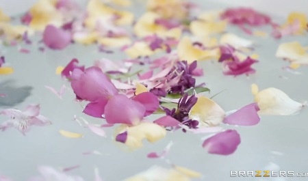 A young guy hot fucked delicious black girl in the bathroom