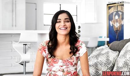 Young bitch banging in the pussy on a casting and gets cum in vagina