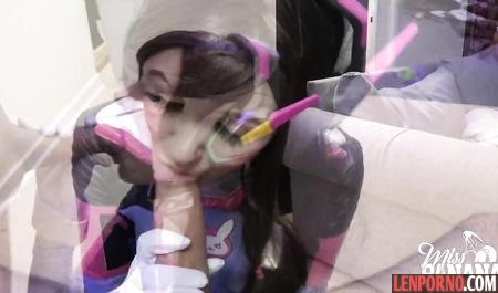 Young gamers after Blowjob gave man to fuck her pussy