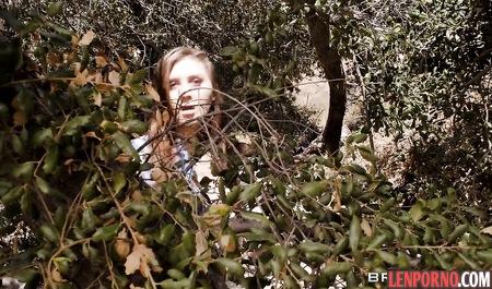 Slutty girl licked a stranger with her sweet pussy in the bushes