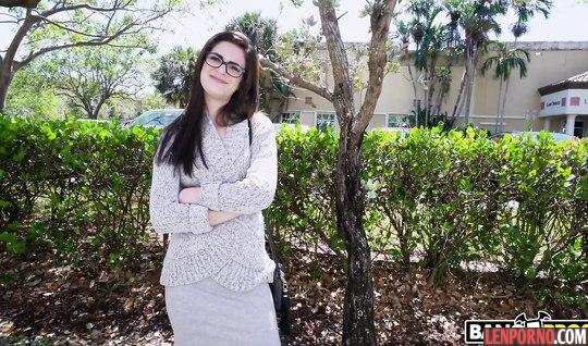 Young brunette in short skirt fucked in the car with a stranger