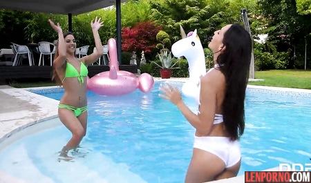 Two lesbians fuck each other double-sided Dildo on the outside pool