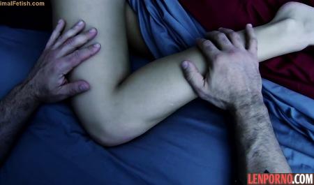 The night guy fucked sleeping sister and took off their homemade porn