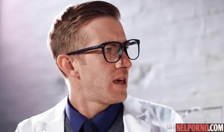 In the office, the technician put in the position bespectacled assistant and fucked