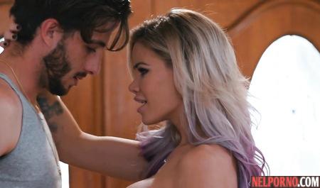 The blonde made a Blowjob and spread her legs for sex with her lover