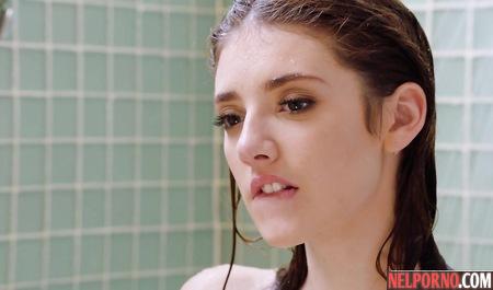 Young blowjobs gallops on the long penis of a black-skinned womanizer