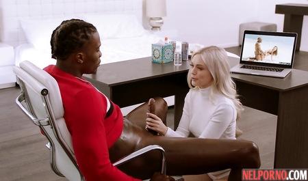 The blonde did the Negro Blowjob and spread their legs in front of him