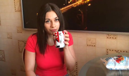 Russian girl at Breakfast blew the guy and planted his trunk