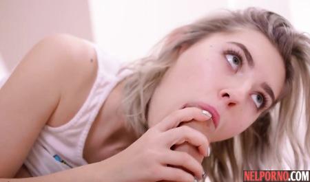 Moscow guy licks shaved pussy, sleeping Tiny teen and then Fucks her