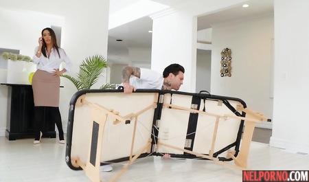 Mature mummy in stockings is framing pussy to tattooed masseur