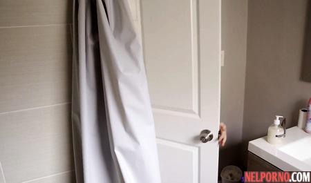 Two young blonde gave a guy group Bang