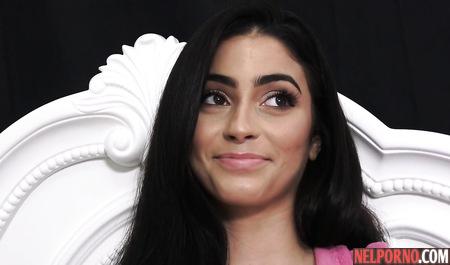 Neighbor beauty came to the guy to visit for a Blowjob and sex