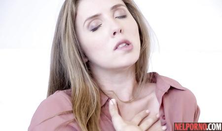 Babe with big Tits want a gentle and passionate sex