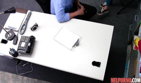 After stealing a young girl in the office fulfills theft mouth and pussy