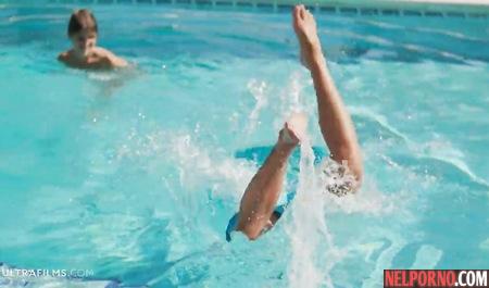 Slender model agreed with the guy on hot sex on the nature