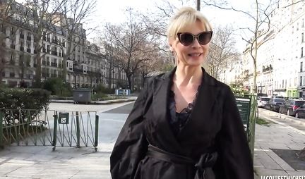 Mature blonde agreed to the pickup and got deep anal