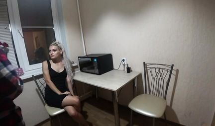 Russian beauty has agreed to shoot homemade anal sex in the kitchen