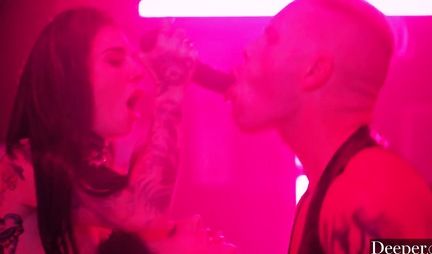 A bunch of Horny girls mulatto Orgy with double penetration