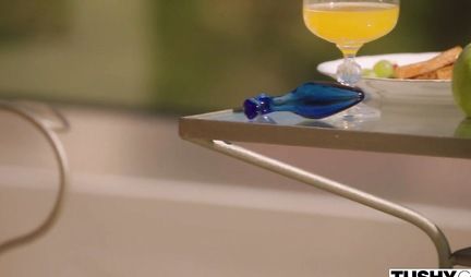 Young blonde with small Tits orgasms from anal