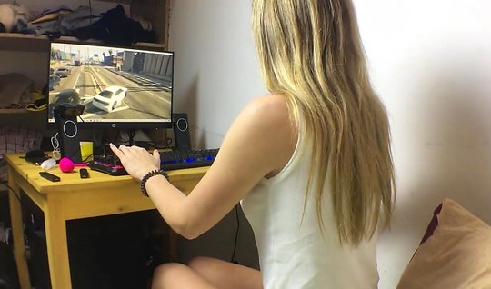 Russian girl after the game has agreed to shoot homemade ...