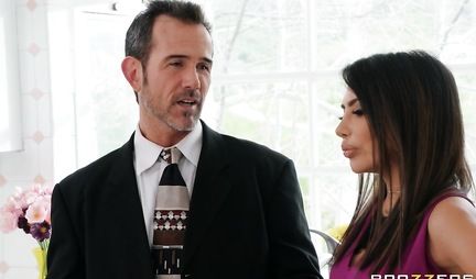 Brunette with big ass cheats on her husband with inflated Negro