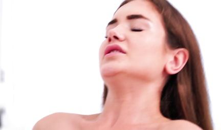 Skinny young girl gets from a new friend gentle sex and orgasm