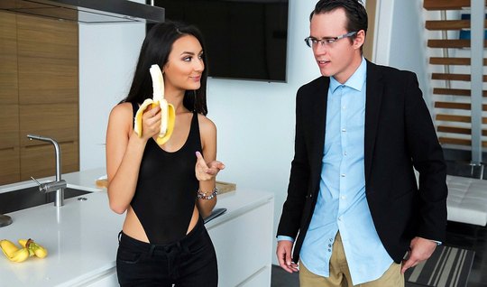 Brunette after deep Blowjob spread her legs for vaginal