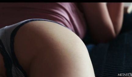 Girl Masturbates her pussy with fingers and cums with delight