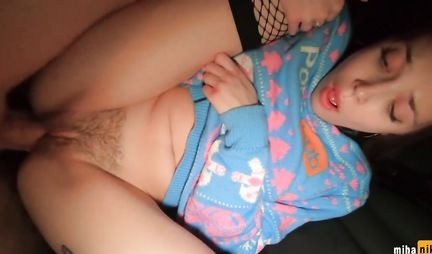 A young girl in the car is not against a hot homemade porn