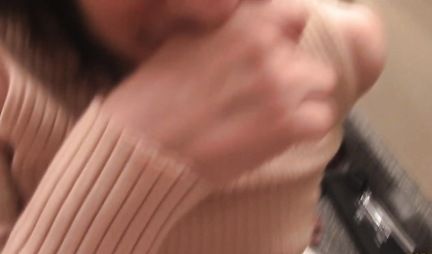 Guy shoots homemade porn with a brunette in shorts close up