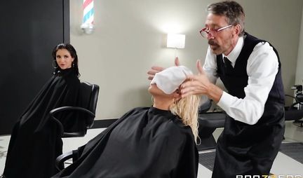 The brunette directly into the cabin, spread her legs for anal sex with the hairdresser