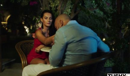 The girl with plug in the ass is not against of anal sex with her lover