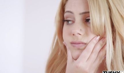 The blonde lifted her legs for anal sex with each other and cumshot