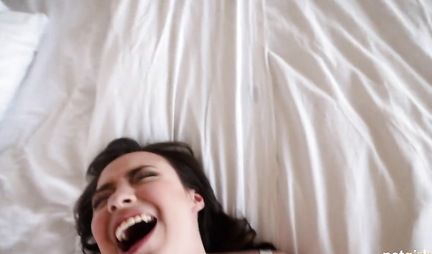 A young girl on the casting is engaged in depraved sex and cums