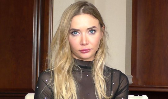 Russian girl came to casting and had sex in the pose of c...