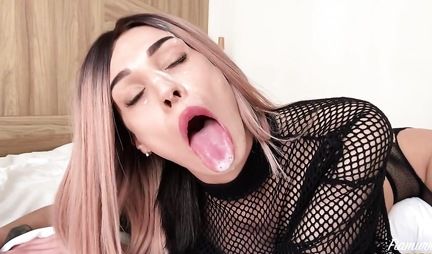 Babe in stockings inserts her tight pussy for homemade porn