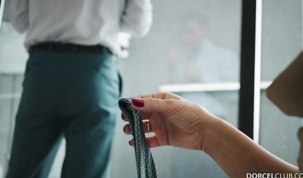 Girl with gorgeous Boobs spread her legs for double penetration