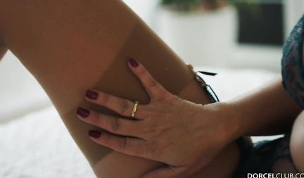 Girl with gorgeous Boobs spread her legs for double penetration