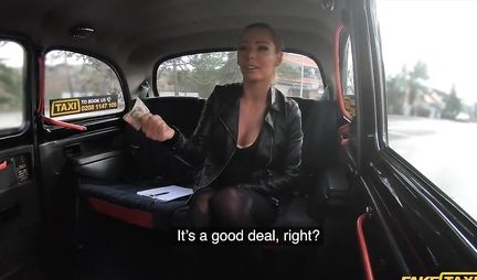 Blonde in car undressed to a goal for real sex with a driver