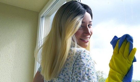 Russian guy distracted my sister from washing Windows and...