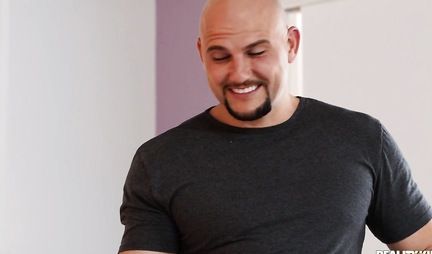 Brunette after Blowjob pussy substitutes for a member of the bald guy