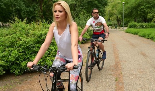 Blonde during pickup enjoys sex with new friends