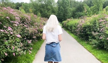 Russian girl direct to the public jumping a pussy on the penis guy