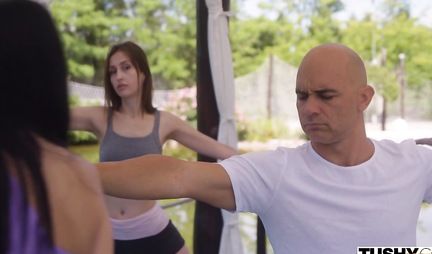 The trainer persuaded a young brunette for gentle anal sex after morning exercises