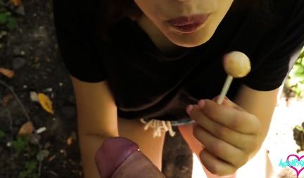 Russian seduced a tourist's pickup truck and sucked a hard hot cock outdoors