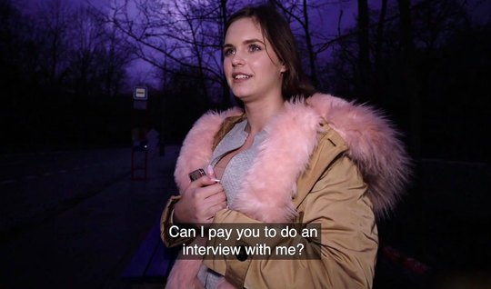 Pikaper filmed a young brunette and fucked her on camera ...