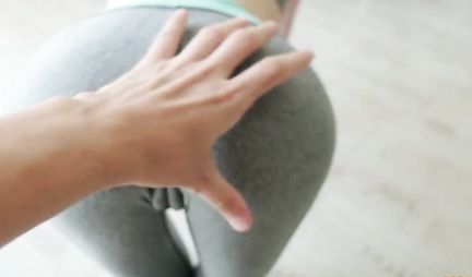 Homemade beauty with glasses put on leggings and got cancer in anal fat cock