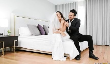 Juicy slut cheats on her husband in stockings and substitutes ass for anal