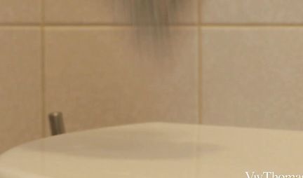 Red-haired lesbian fucks her friend and brings her to orgasm with oral sex